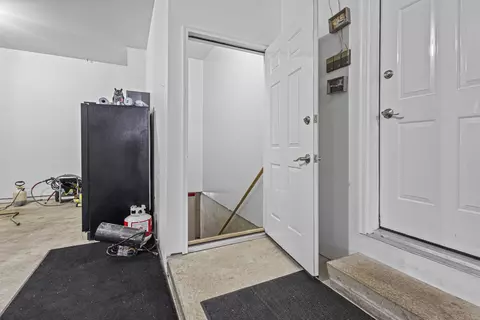 Entry Way - 4240 N Wedgewood Dr, Appleton, WI 54911 photo 9 of 9