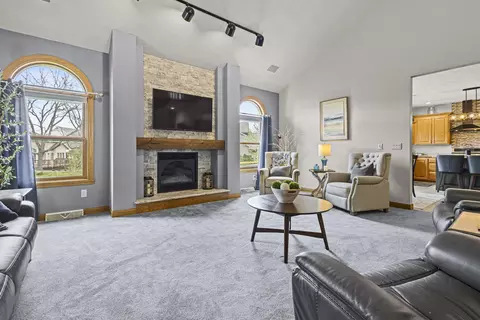 Living - 4240 N Wedgewood Dr, Appleton, WI 54911 photo 4 of 5