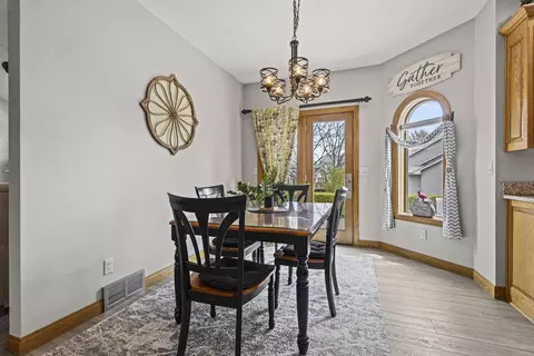 Dining - 4240 N Wedgewood Dr, Appleton, WI 54911 photo 2 of 4