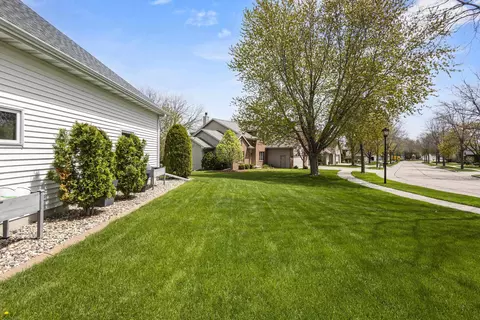 Exterior - 4240 N Wedgewood Dr, Appleton, WI 54911 photo 7 of 8