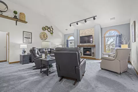 Living - 4240 N Wedgewood Dr, Appleton, WI 54911 photo 3 of 5