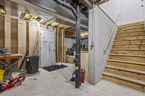 Entry Way - 4240 N Wedgewood Dr, Appleton, WI 54911 photo 8 of 9