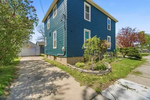 Exterior - 123 E Harrison St, Appleton, WI 54915 photo 2 of 10