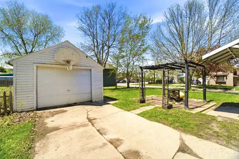 Exterior - 123 E Harrison St, Appleton, WI 54915 photo 9 of 10