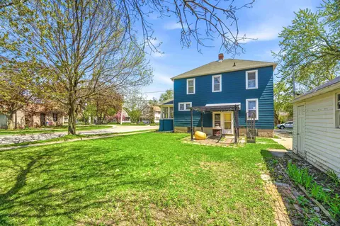 Exterior - 123 E Harrison St, Appleton, WI 54915 photo 5 of 10