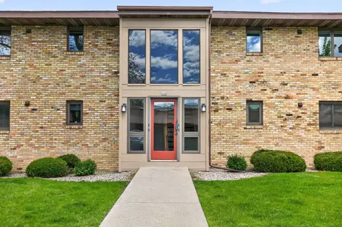 260 N Campbell Rd #B, Oshkosh, WI 54902