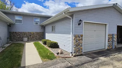 112 E Hofman St #17, Cecil, WI 54111