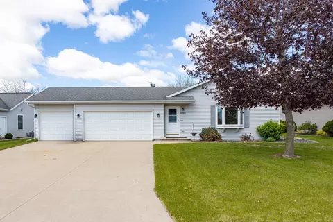 2140 Deer Prairie Dr, Neenah, WI 54956