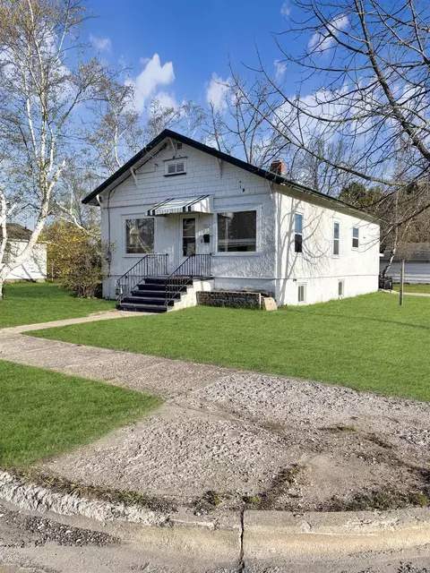 1513 28th Ave, Menominee, MI 49858