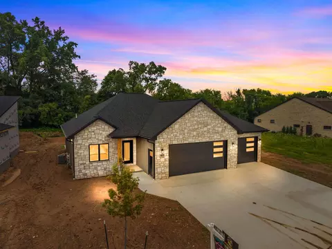 1764 Bobby Jones Dr, De Pere, WI 54115