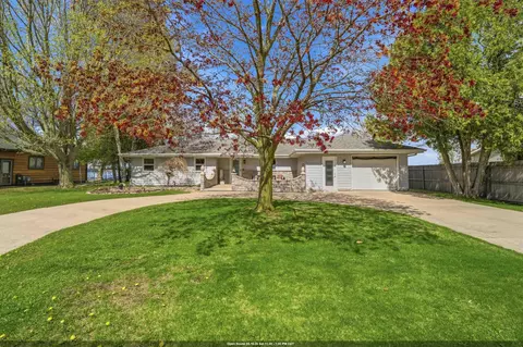 201 N Pike St, Cecil, WI 54111