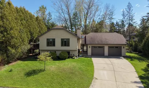 641 E Walnut Pl, Sturgeon Bay, WI 54235