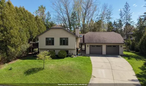 641 E Walnut Pl, Sturgeon Bay, WI 54235