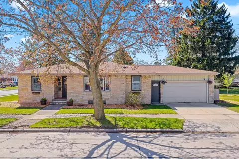 3002 Prairie St, Two Rivers, WI 54241