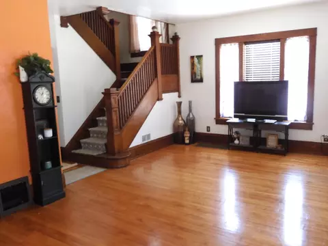 Living - 809 E Hancock St, Appleton, WI 54911 photo 1 of 2