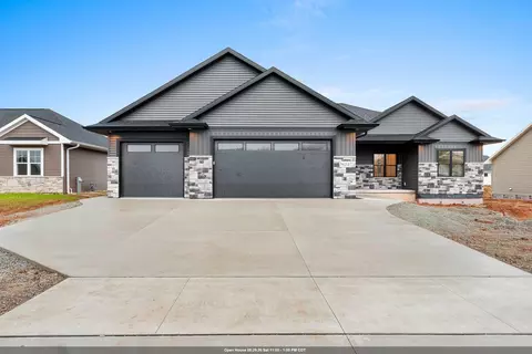 1423 Crossroads Dr, De Pere, WI 54115