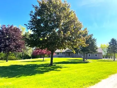 3102 Heise Rd, Omro, WI 54963