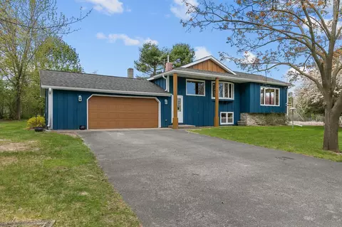 185 Island Dr, Iola, WI 54945