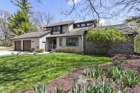 125 Traders Point Ln, Green Bay, WI 54302