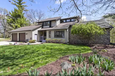 125 Traders Point Ln, Green Bay, WI 54302