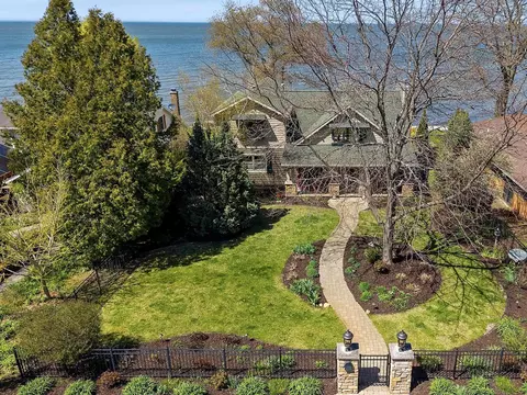 6039 Sunset Shores Rd, Luxemburg, WI 54217