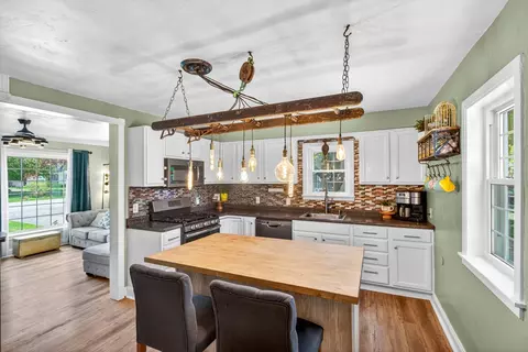 Kitchen - 2425 Barbara Ave, Appleton, WI 54915 photo 3 of 4