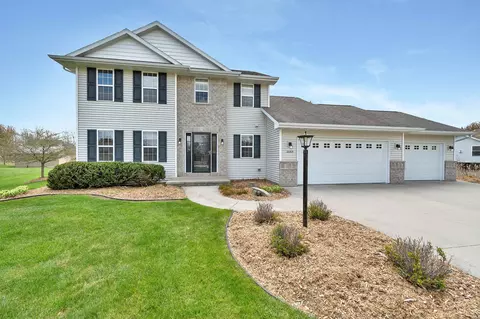 2085 Bracton Rd, Suamico, WI 54173