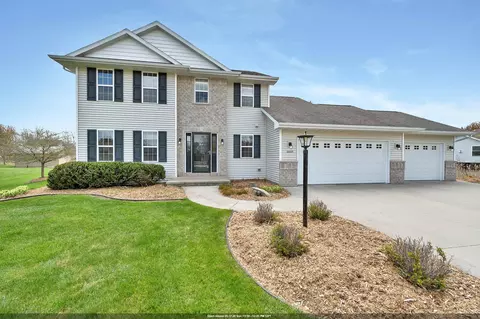 2085 Bracton Rd, Suamico, WI 54173