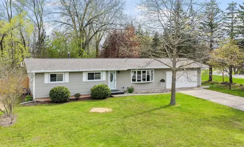 2566 Greenbrier Rd, Green Bay, WI 54311