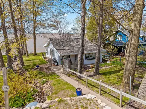 5083 Edgewater Beach Rd, Green Bay, WI 54311