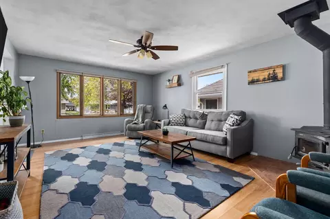 Living - 543 E Murray Ave, Appleton, WI 54915 photo 3 of 5