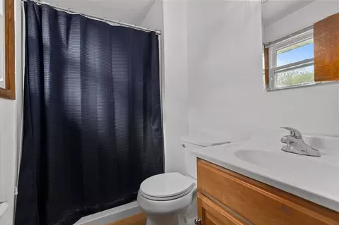 Bath - 543 E Murray Ave, Appleton, WI 54915 photo 1 of 4