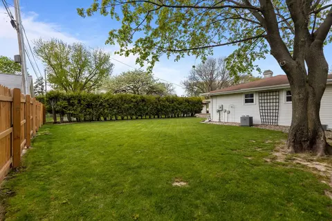 Exterior - 543 E Murray Ave, Appleton, WI 54915 photo 6 of 11