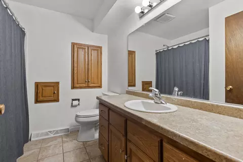 Bath - 543 E Murray Ave, Appleton, WI 54915 photo 3 of 4