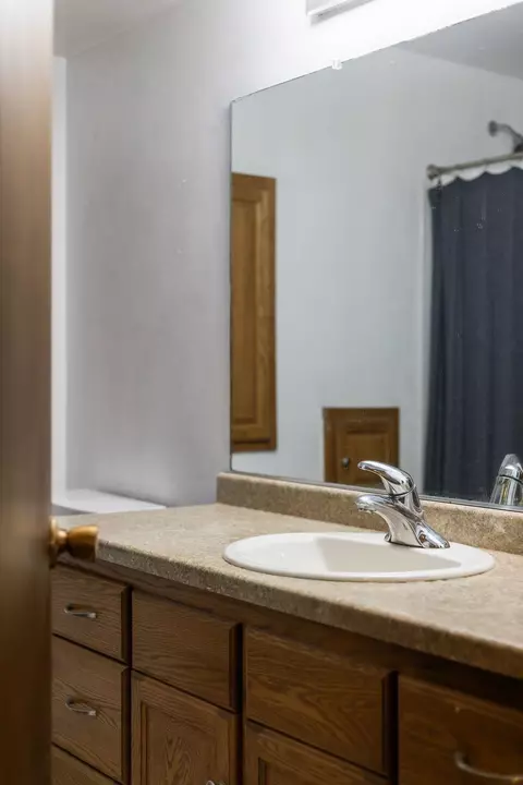 Bath - 543 E Murray Ave, Appleton, WI 54915 photo 2 of 4