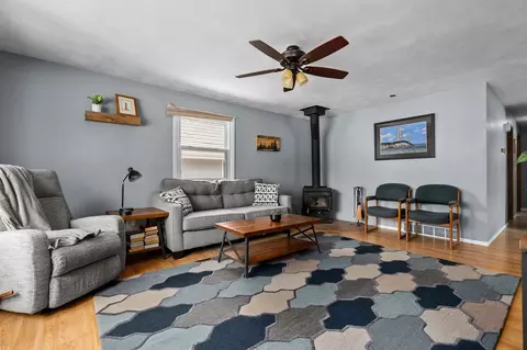 Living - 543 E Murray Ave, Appleton, WI 54915 photo 1 of 5