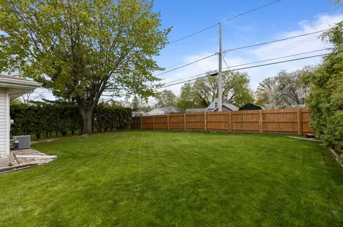 Exterior - 543 E Murray Ave, Appleton, WI 54915 photo 4 of 11