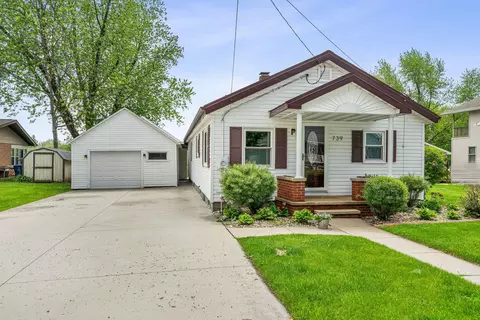 739 Park St, Wrightstown, WI 54180