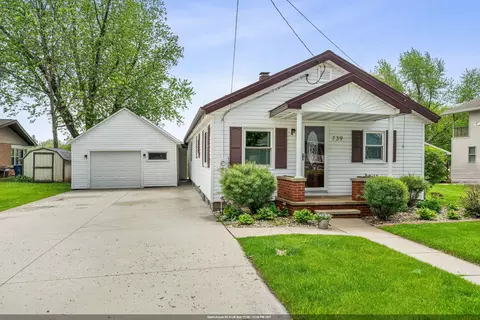 739 Park St, Wrightstown, WI 54180