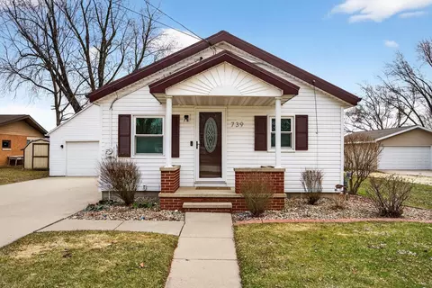 739 Park St, Wrightstown, WI 54180