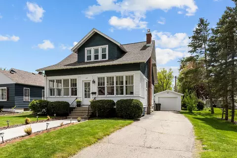 612 W Buck St, New London, WI 54961