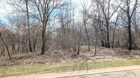 901 Thomas Trl #1, Waupaca, WI 54981