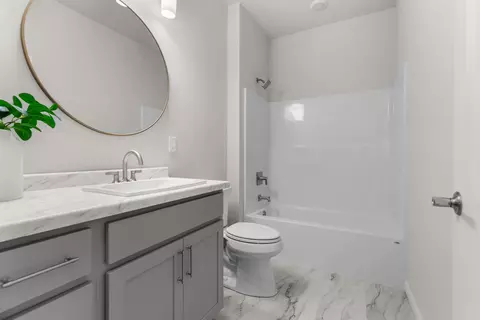 Bath - 3609 E Gladiolus Pl, Appleton, WI 54913 photo 3 of 3