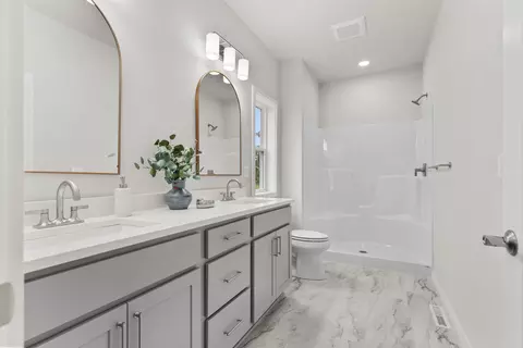 Bath - 3609 E Gladiolus Pl, Appleton, WI 54913 photo 1 of 3