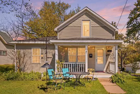 512 N Franklin St, Waupaca, WI 54981
