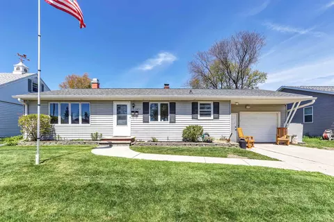1651 Debra Ln, Green Bay, WI 54302