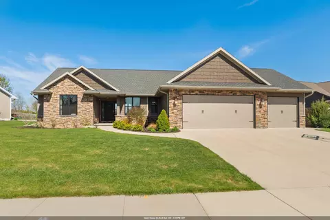 1342 Buckys Run, Howard, WI 54313