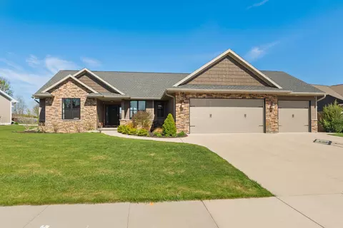 1342 Buckys Run, Howard, WI 54313
