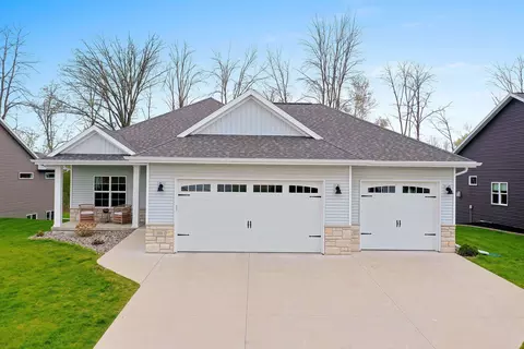 369 Hidden Creek Trl, Green Bay, WI 54303