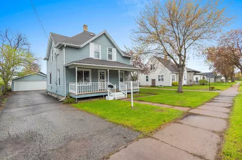 17 E 2nd St, Clintonville, WI 54929